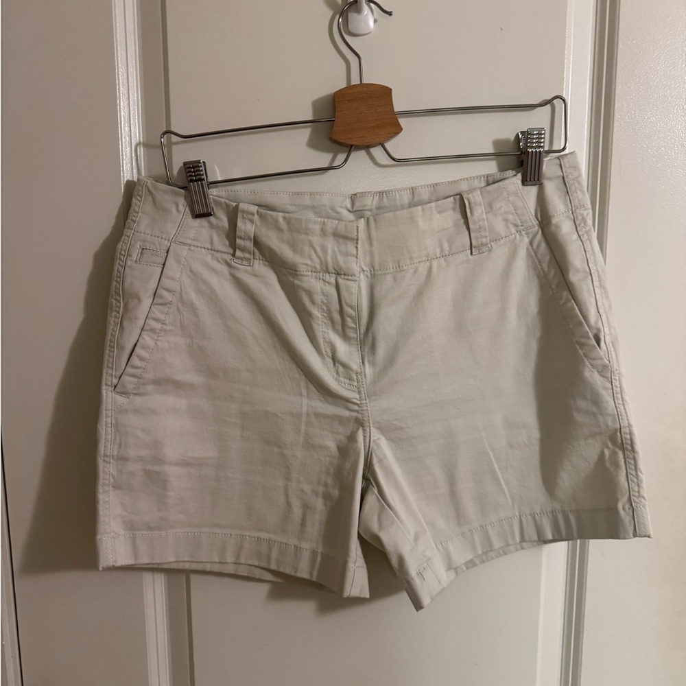 Vineyard Vines Women's Cream Khaki Bermuda Shorts
